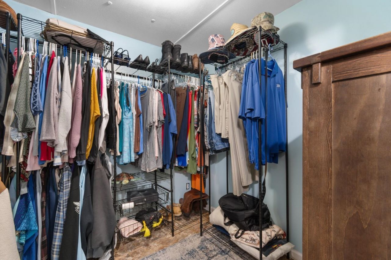 2096 Dipper Photo 17