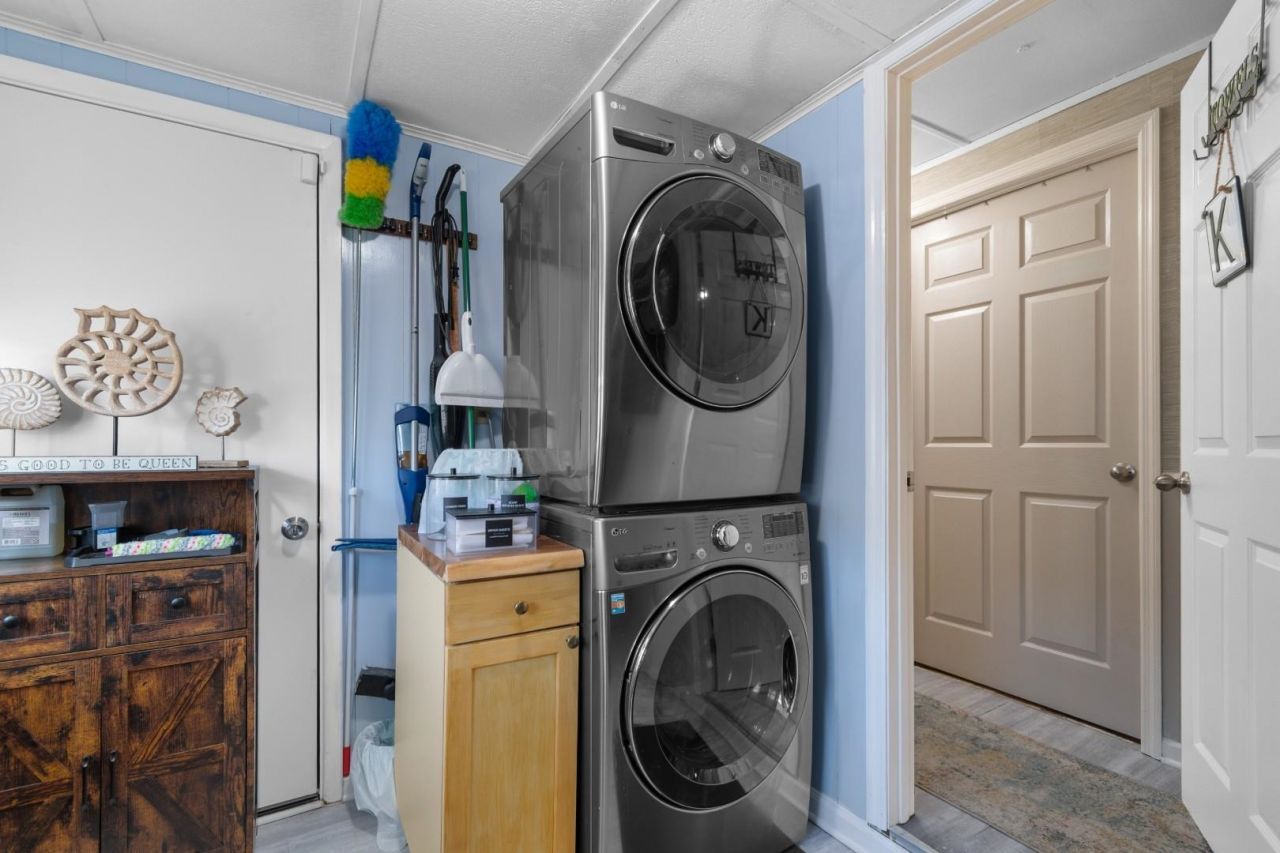 2096 Dipper Photo 18