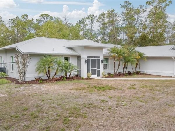 825 Desoto BLVD N, NAPLES, FL 34120