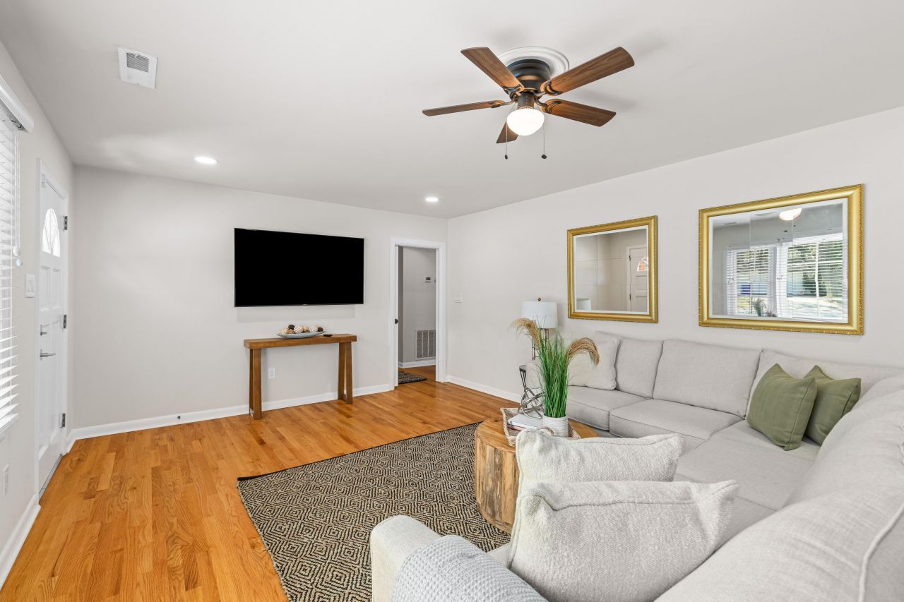 1871 Rugby Lane Photo 7