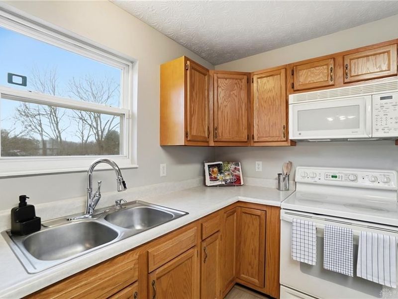 2813 Raxit Court, Xenia, OH 45385 Photo 6