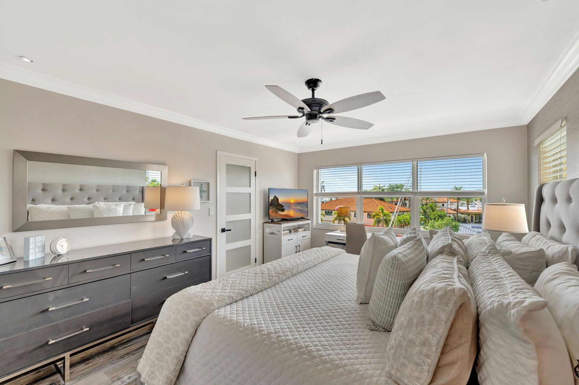 1332 Bayview Drive, Unit 402, Fort Lauderdale, FL 33304 Photo