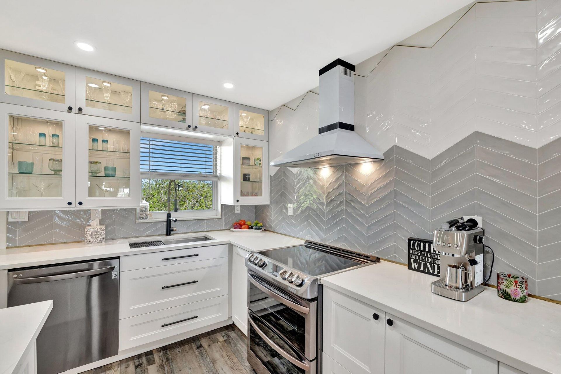 1332 Bayview Drive, Unit 402, Fort Lauderdale, FL 33304 Photo