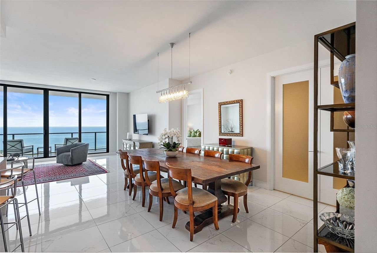 100 1st Avenue N, Unit 2703, Saint Petersburg, FL 33701 Photo