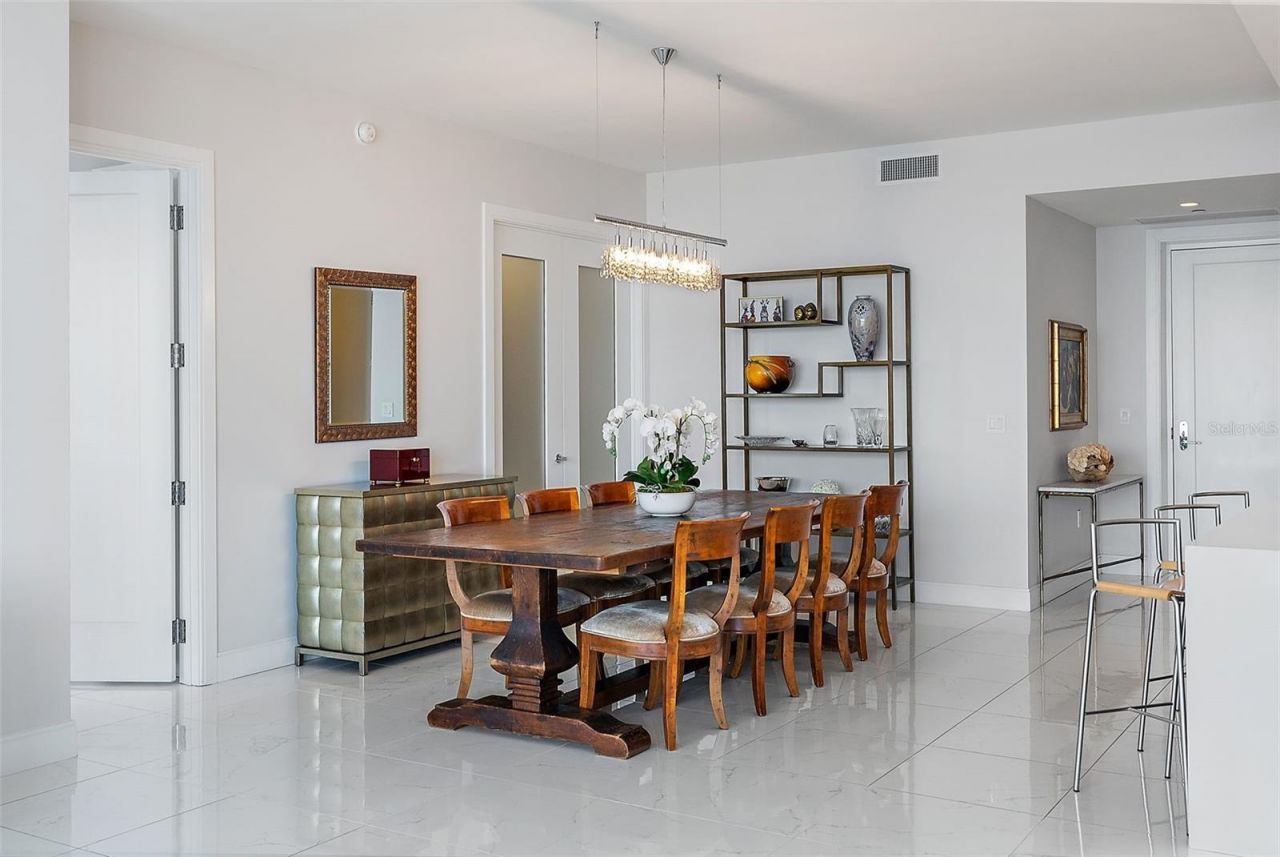 100 1st Avenue N, Unit 2703, Saint Petersburg, FL 33701 Photo