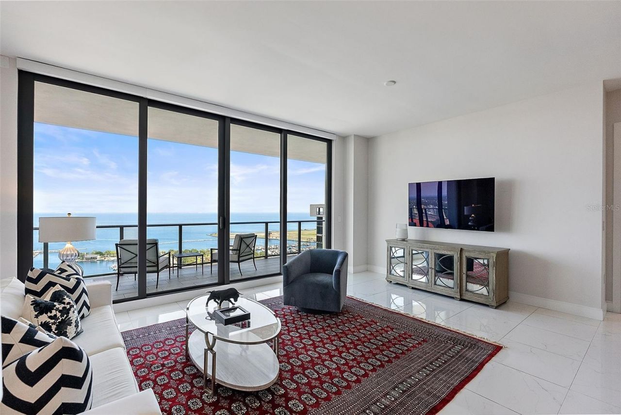 100 1st Avenue N, Unit 2703, Saint Petersburg, FL 33701 Photo