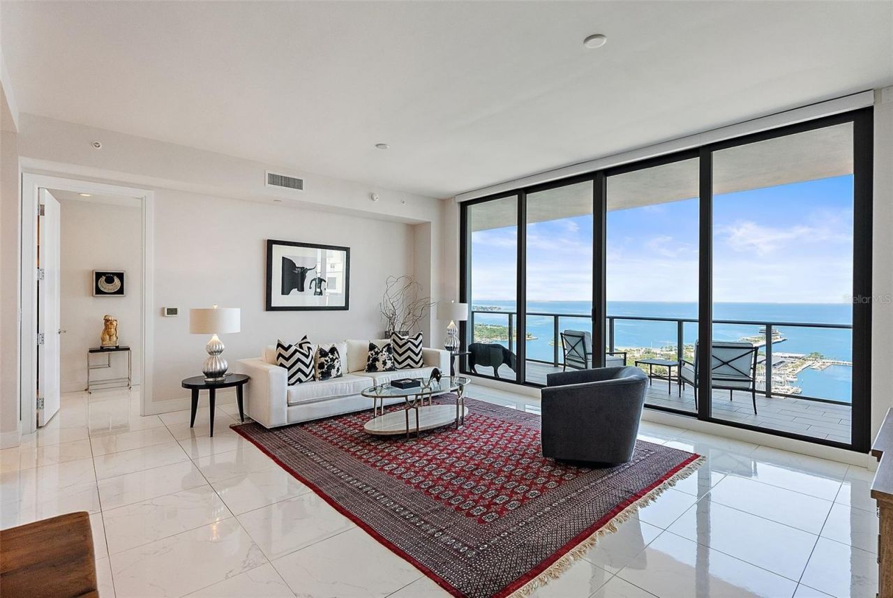 100 1st Avenue N, Unit 2703, Saint Petersburg, FL 33701 Photo