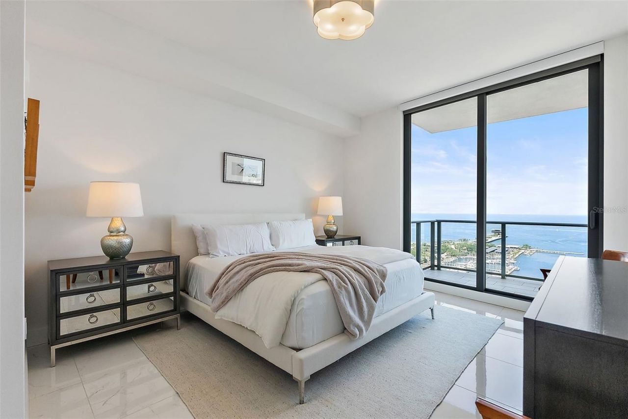 100 1st Avenue N, Unit 2703, Saint Petersburg, FL 33701 Photo