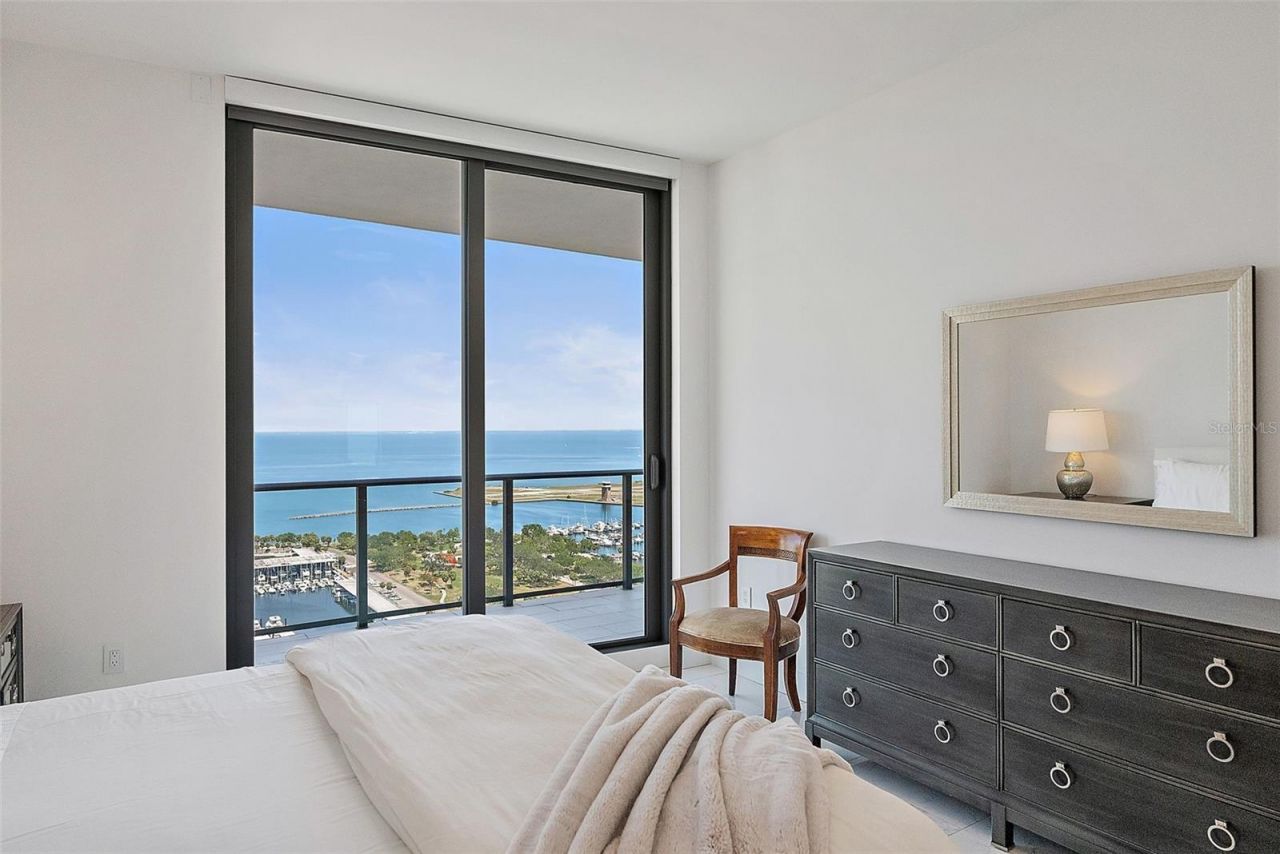 100 1st Avenue N, Unit 2703, Saint Petersburg, FL 33701 Photo