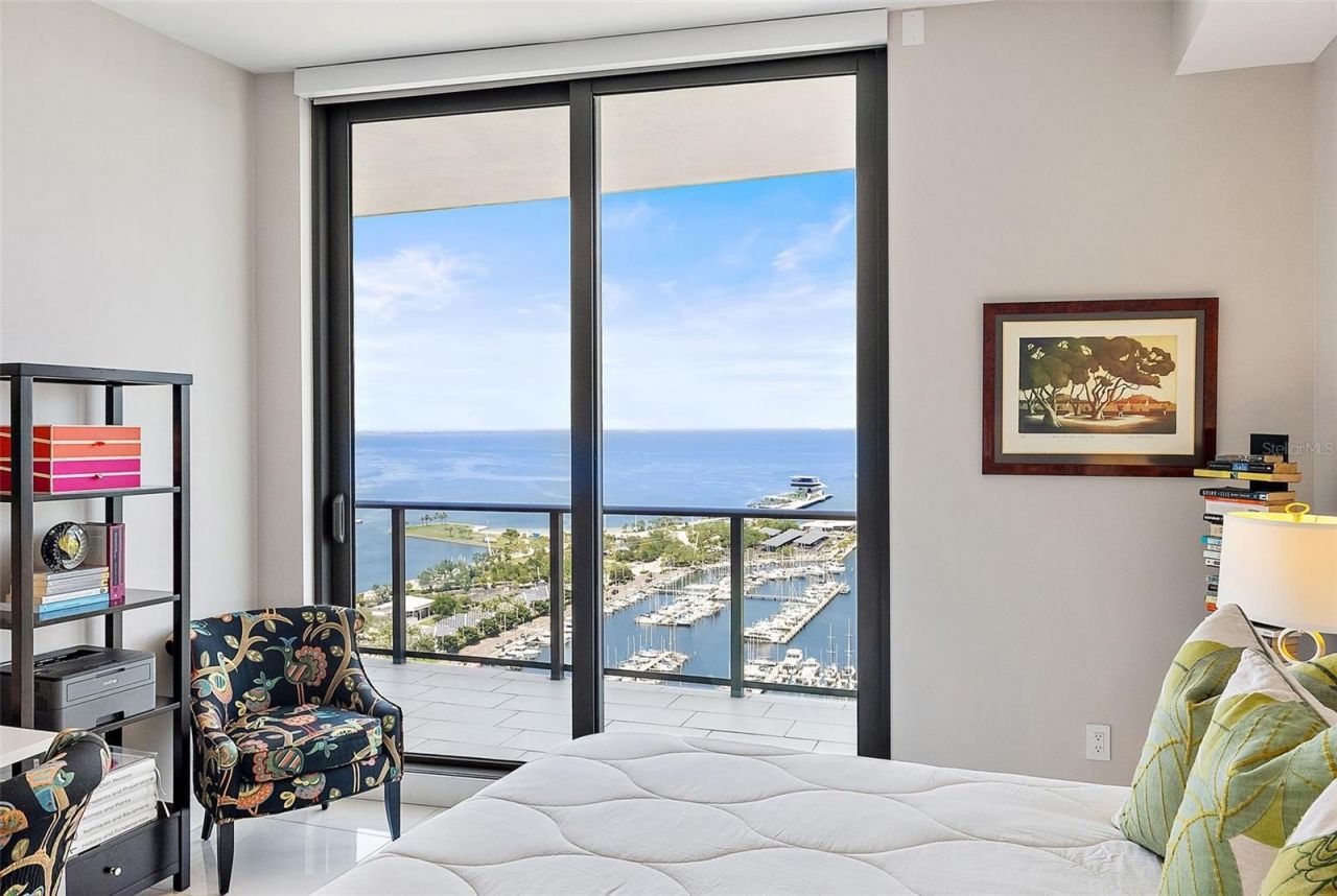 100 1st Avenue N, Unit 2703, Saint Petersburg, FL 33701 Photo