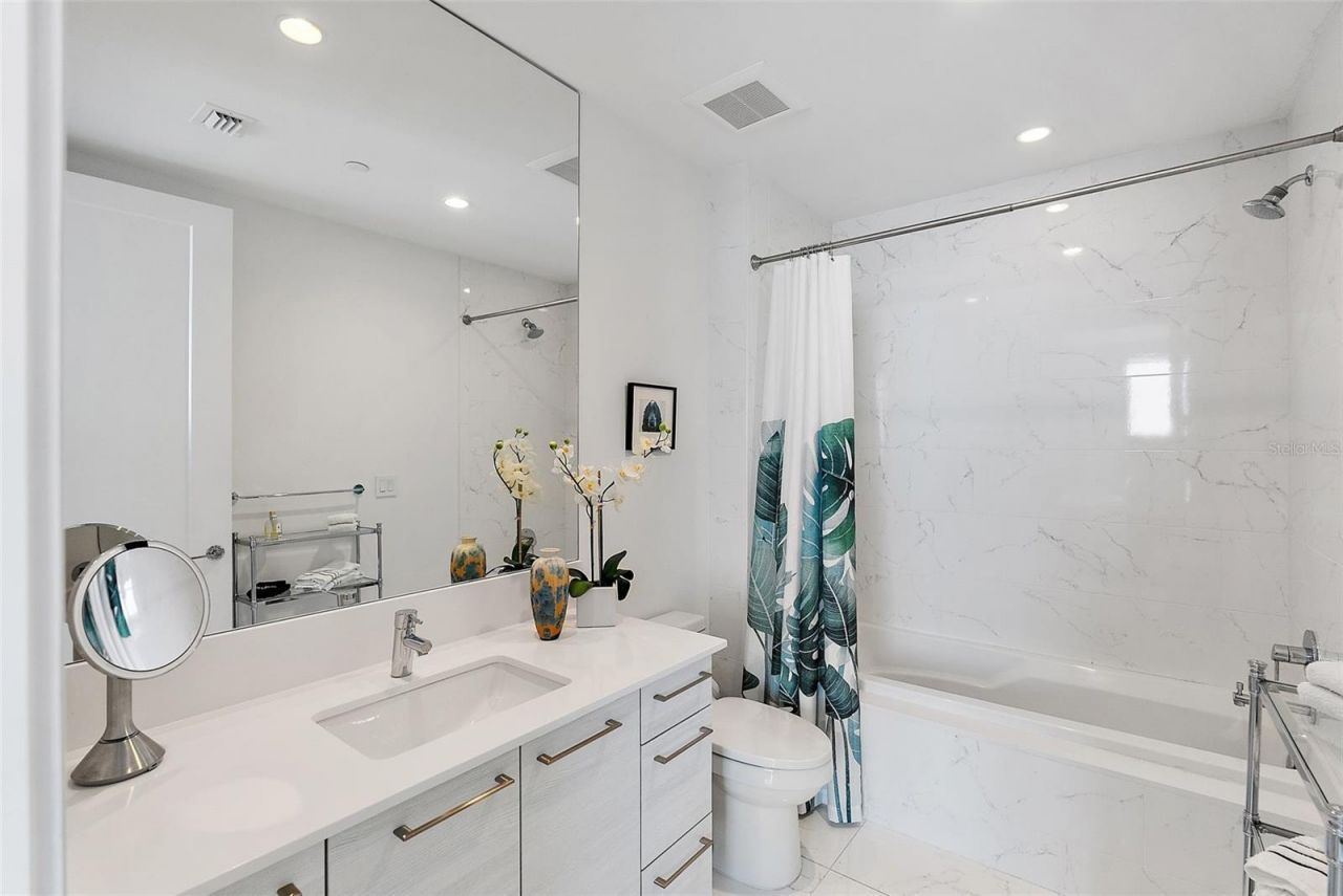 100 1st Avenue N, Unit 2703, Saint Petersburg, FL 33701 Photo