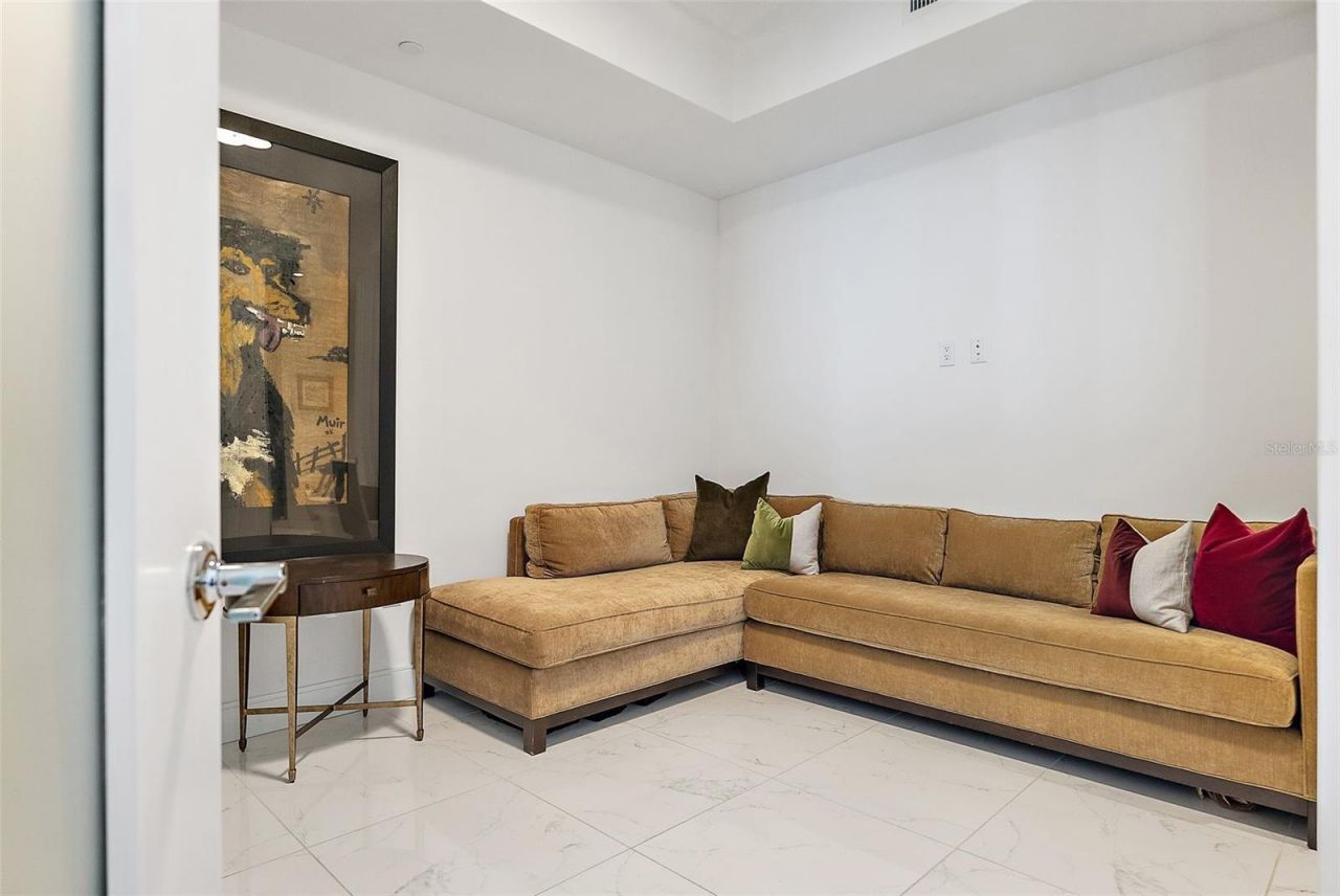 100 1st Avenue N, Unit 2703, Saint Petersburg, FL 33701 Photo