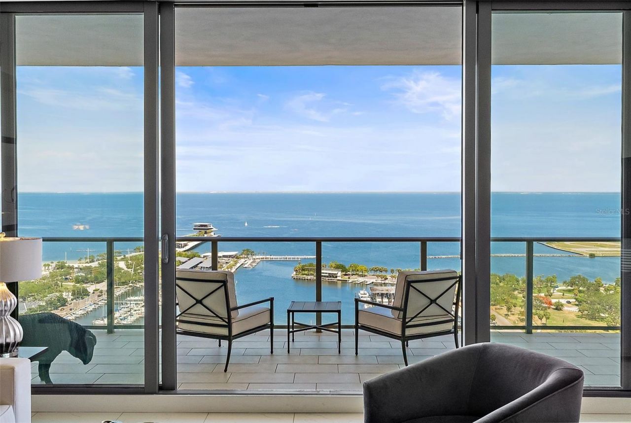 100 1st Avenue N, Unit 2703, Saint Petersburg, FL 33701 Photo