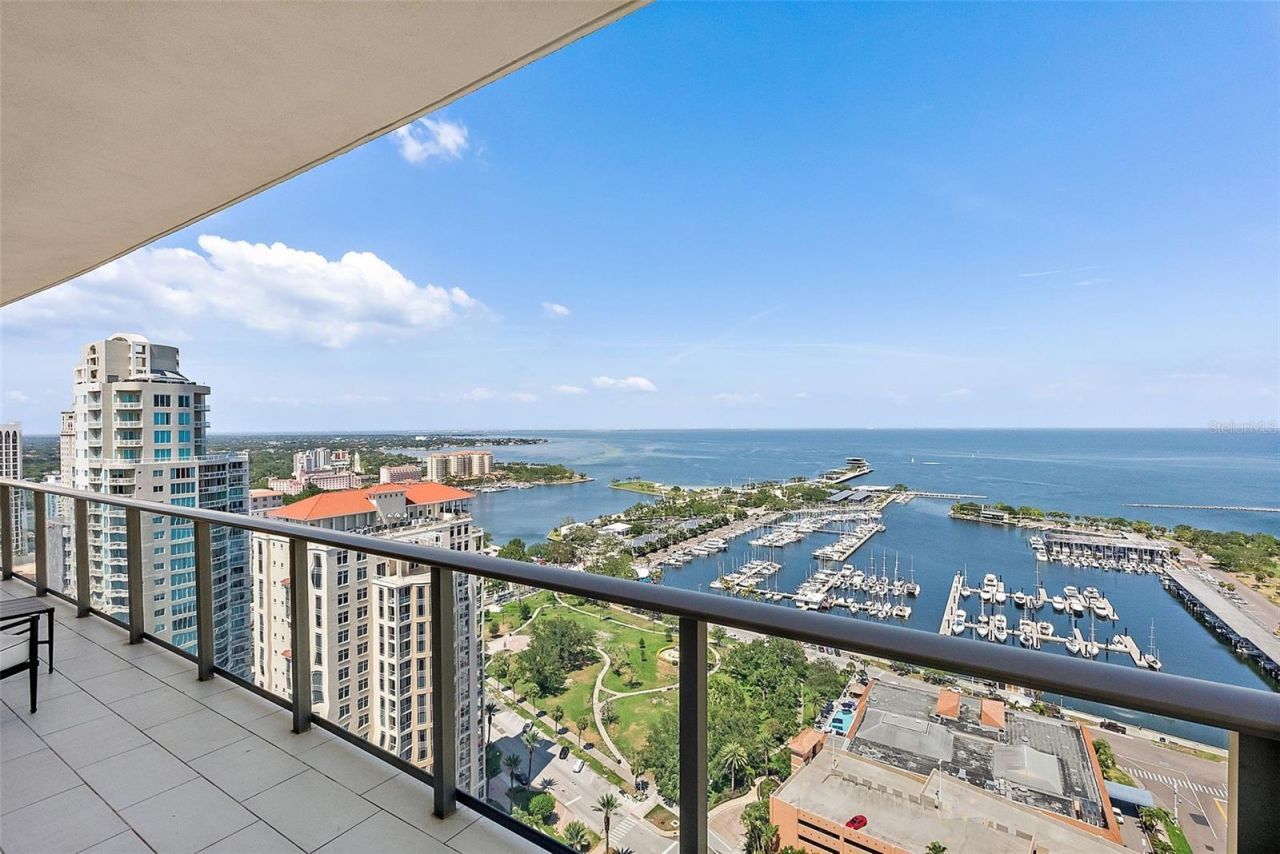 100 1st Avenue N, Unit 2703, Saint Petersburg, FL 33701 Photo