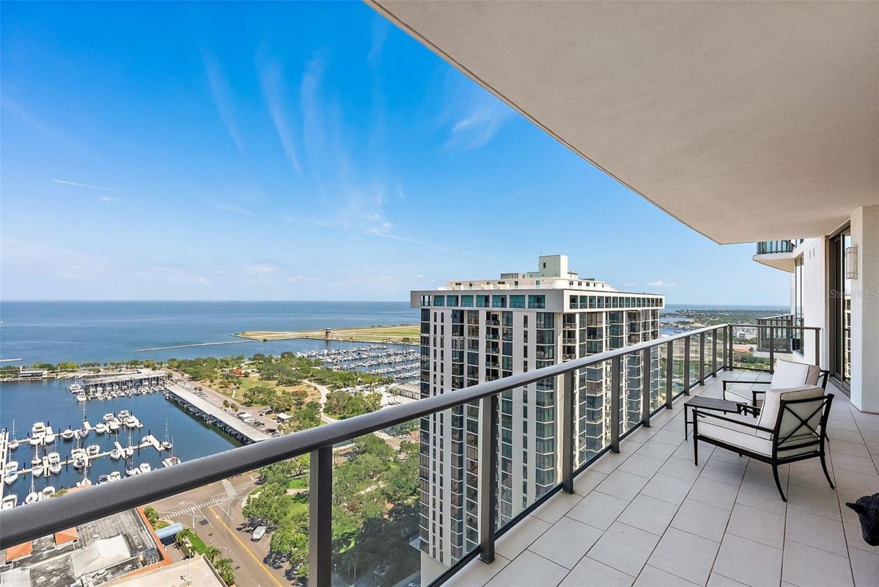 100 1st Avenue N, Unit 2703, Saint Petersburg, FL 33701 Photo