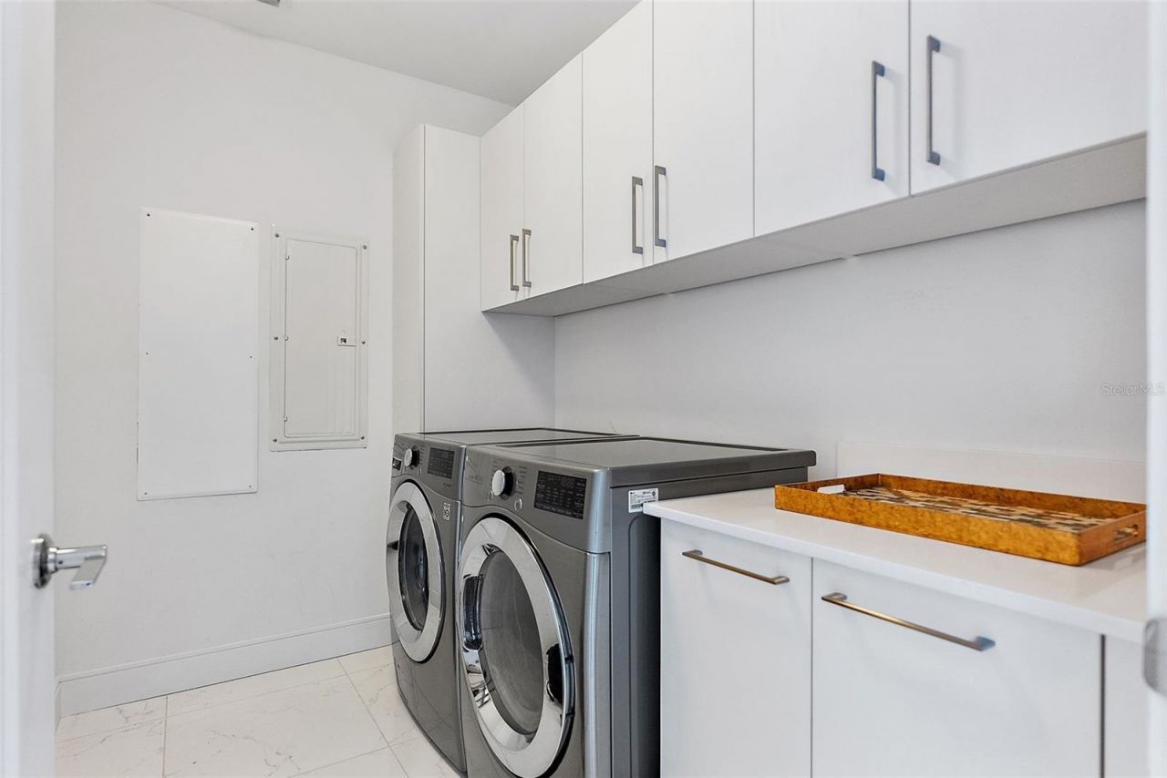 100 1st Avenue N, Unit 2703, Saint Petersburg, FL 33701 Photo