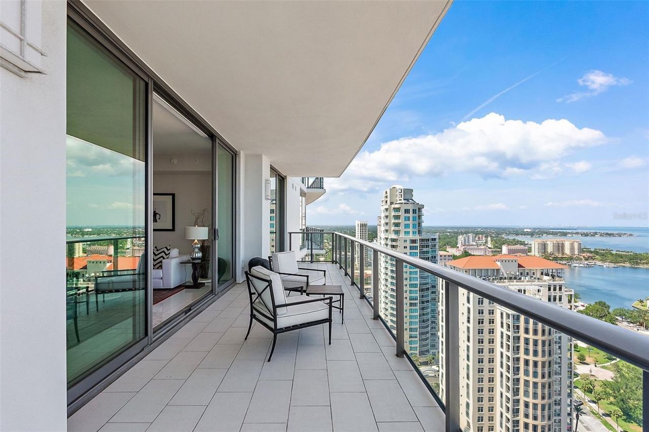 100 1st Avenue N, Unit 2703, Saint Petersburg, FL 33701 Photo