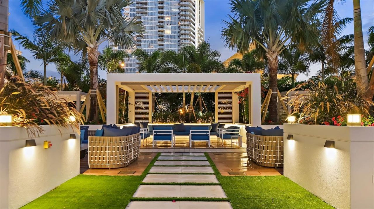 100 1st Avenue N, Unit 2703, Saint Petersburg, FL 33701 Photo