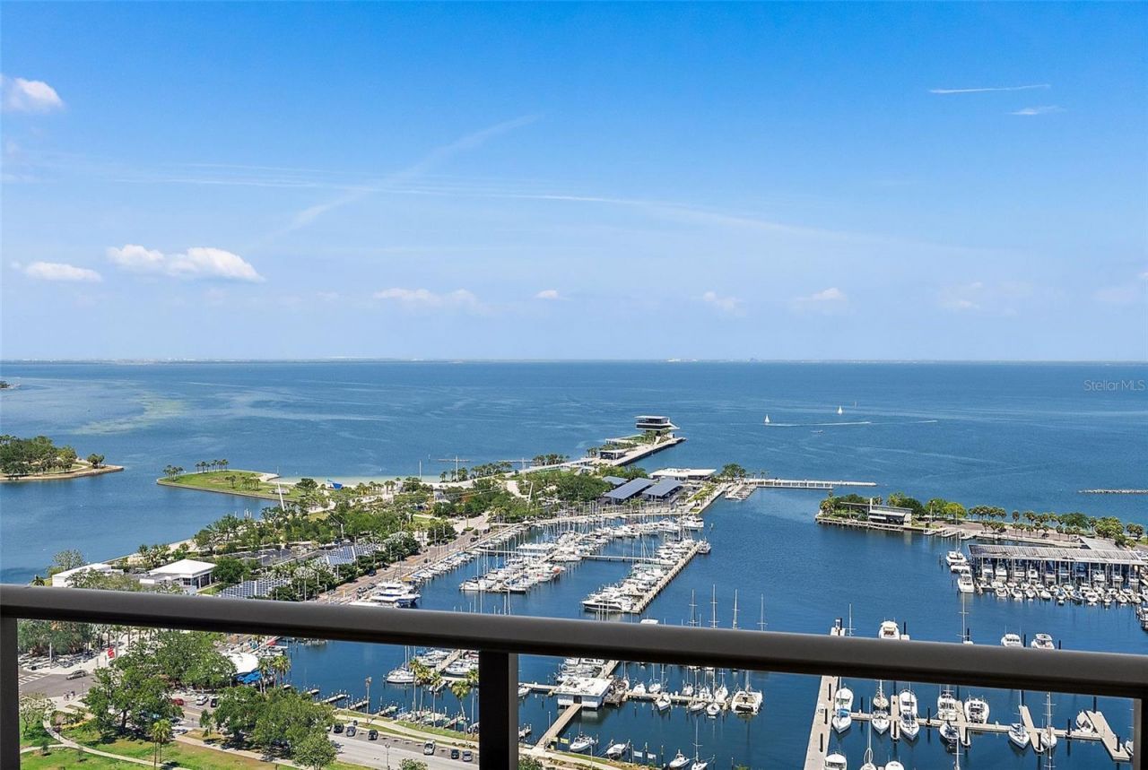 100 1st Avenue N, Unit 2703, Saint Petersburg, FL 33701 Photo