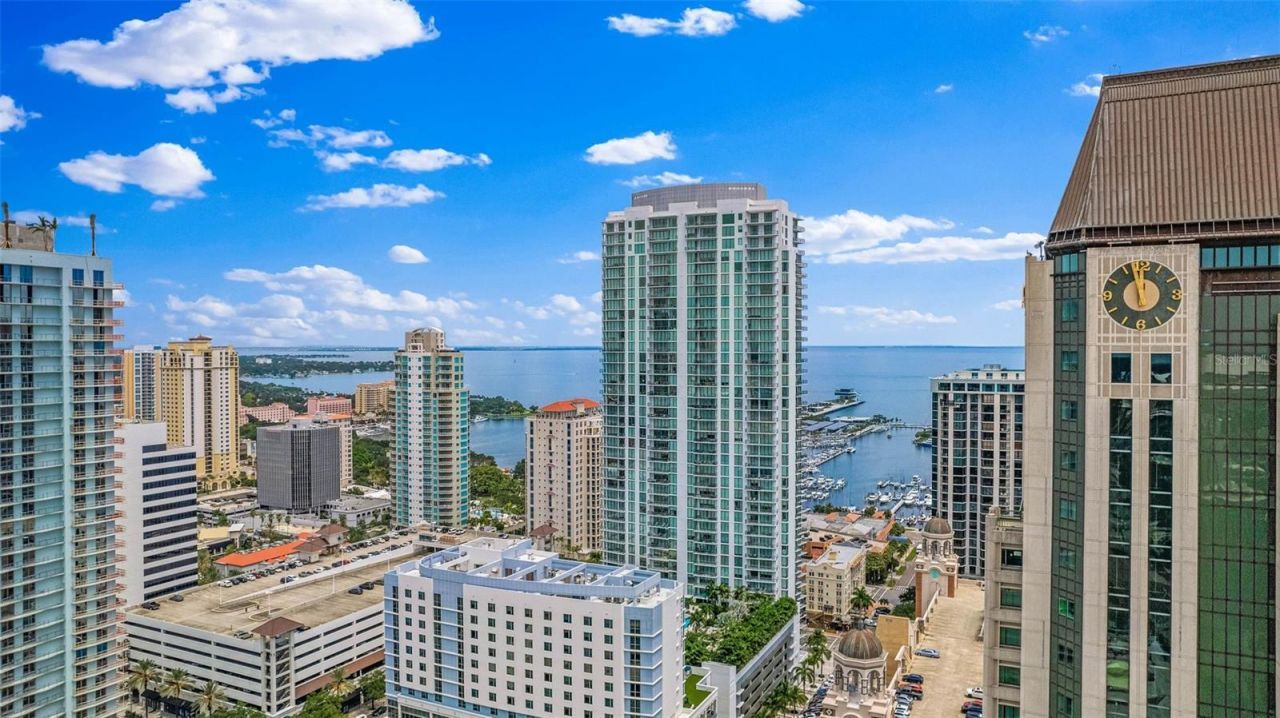 100 1st Avenue N, Unit 2703, Saint Petersburg, FL 33701 Photo