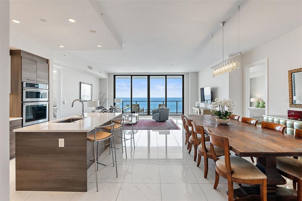 100 1st Avenue N, Unit 2703, Saint Petersburg, FL 33701 Photo