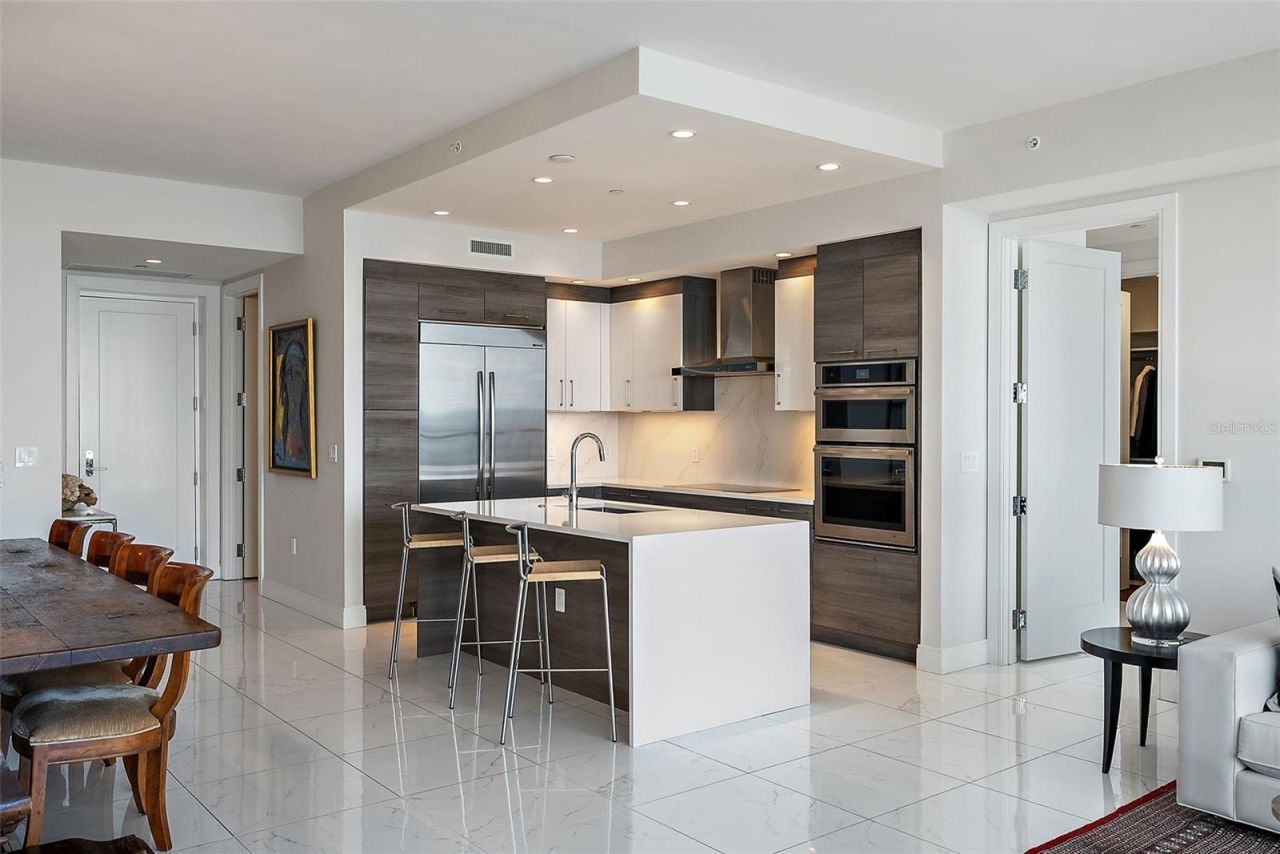 100 1st Avenue N, Unit 2703, Saint Petersburg, FL 33701 Photo