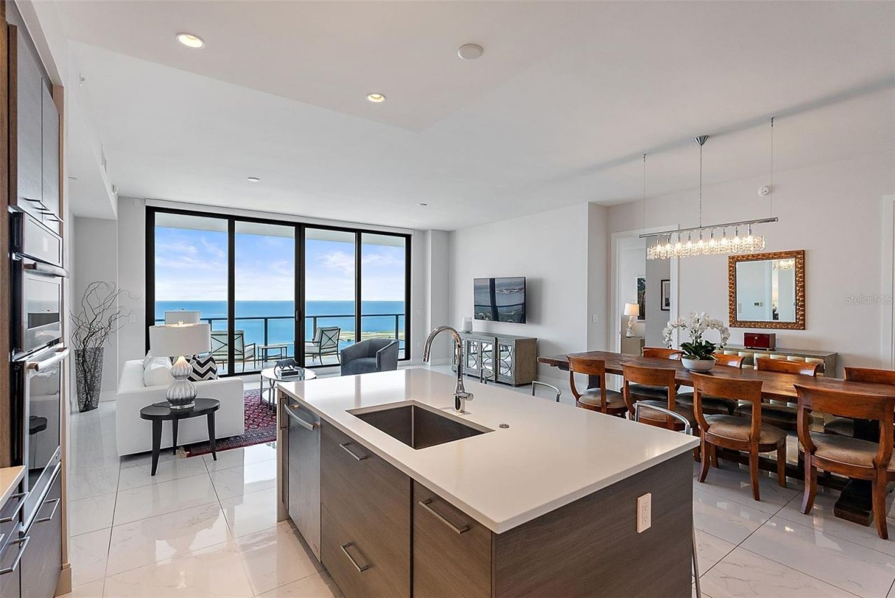 100 1st Avenue N, Unit 2703, Saint Petersburg, FL 33701 Photo