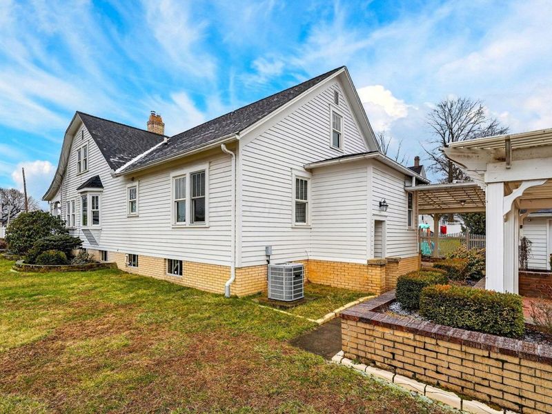 121 N David Avenue , Jackson, OH 45640 Photo 4