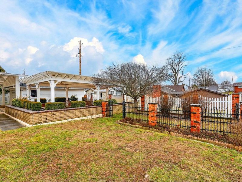 121 N David Avenue , Jackson, OH 45640 Photo 5