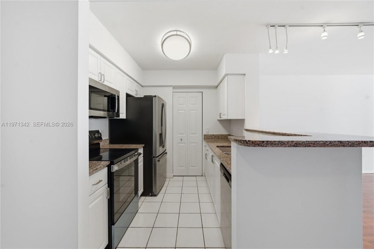 1155 Brickell Bay Dr, Unit 1107, Miami, FL 33131 Photo