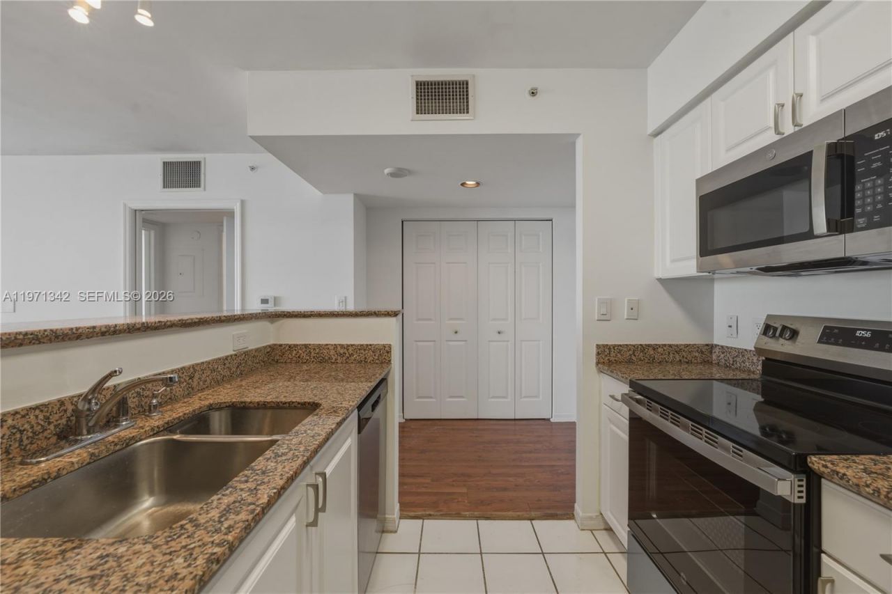 1155 Brickell Bay Dr, Unit 1107, Miami, FL 33131 Photo