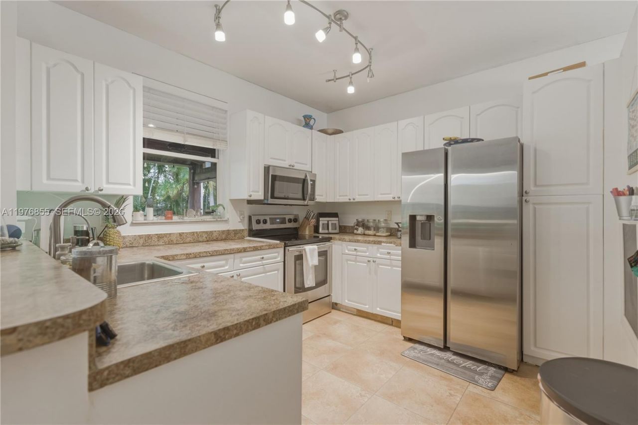 324 NW 153rd Ln , Pembroke Pines, FL 33028 Photo