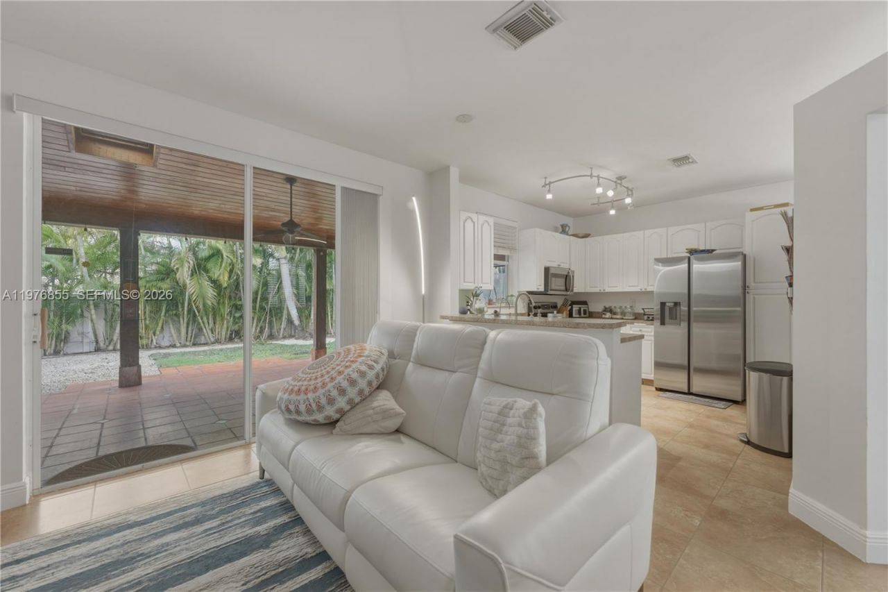 324 NW 153rd Ln , Pembroke Pines, FL 33028 Photo