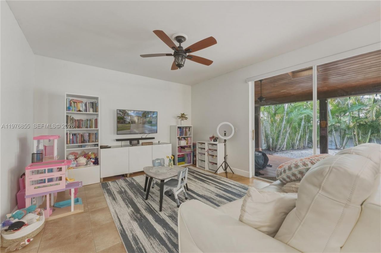 324 NW 153rd Ln , Pembroke Pines, FL 33028 Photo