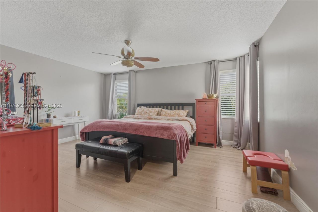 324 NW 153rd Ln , Pembroke Pines, FL 33028 Photo