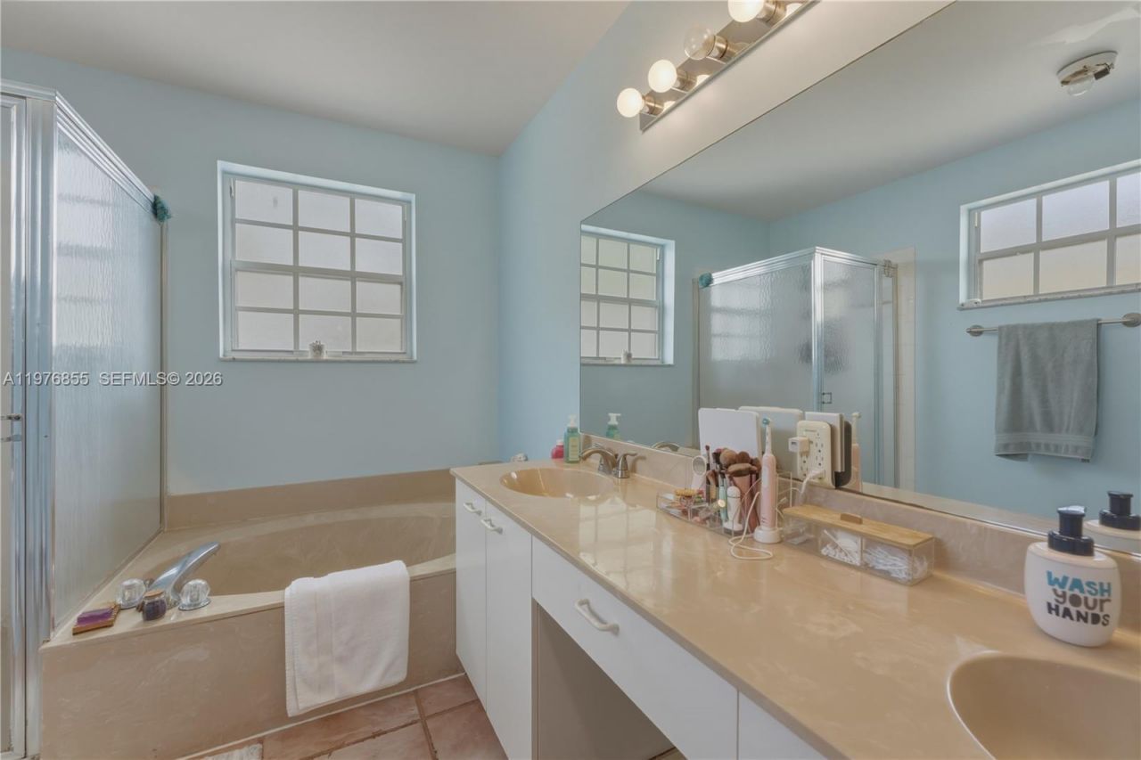 324 NW 153rd Ln , Pembroke Pines, FL 33028 Photo