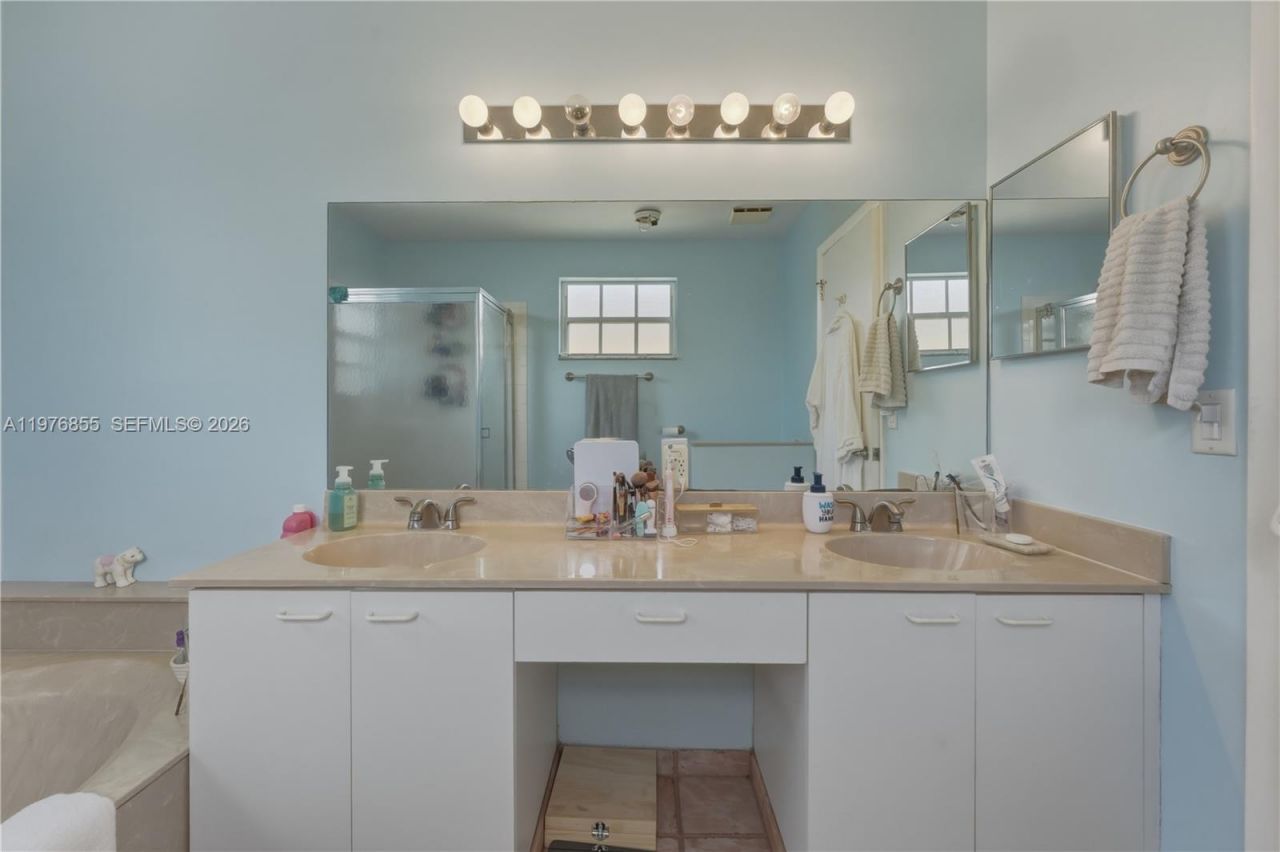 324 NW 153rd Ln , Pembroke Pines, FL 33028 Photo