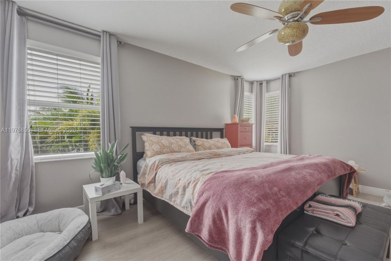 324 NW 153rd Ln , Pembroke Pines, FL 33028 Photo