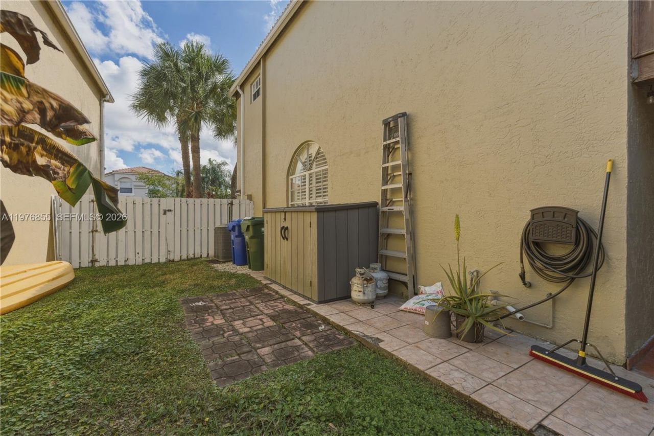 324 NW 153rd Ln , Pembroke Pines, FL 33028 Photo