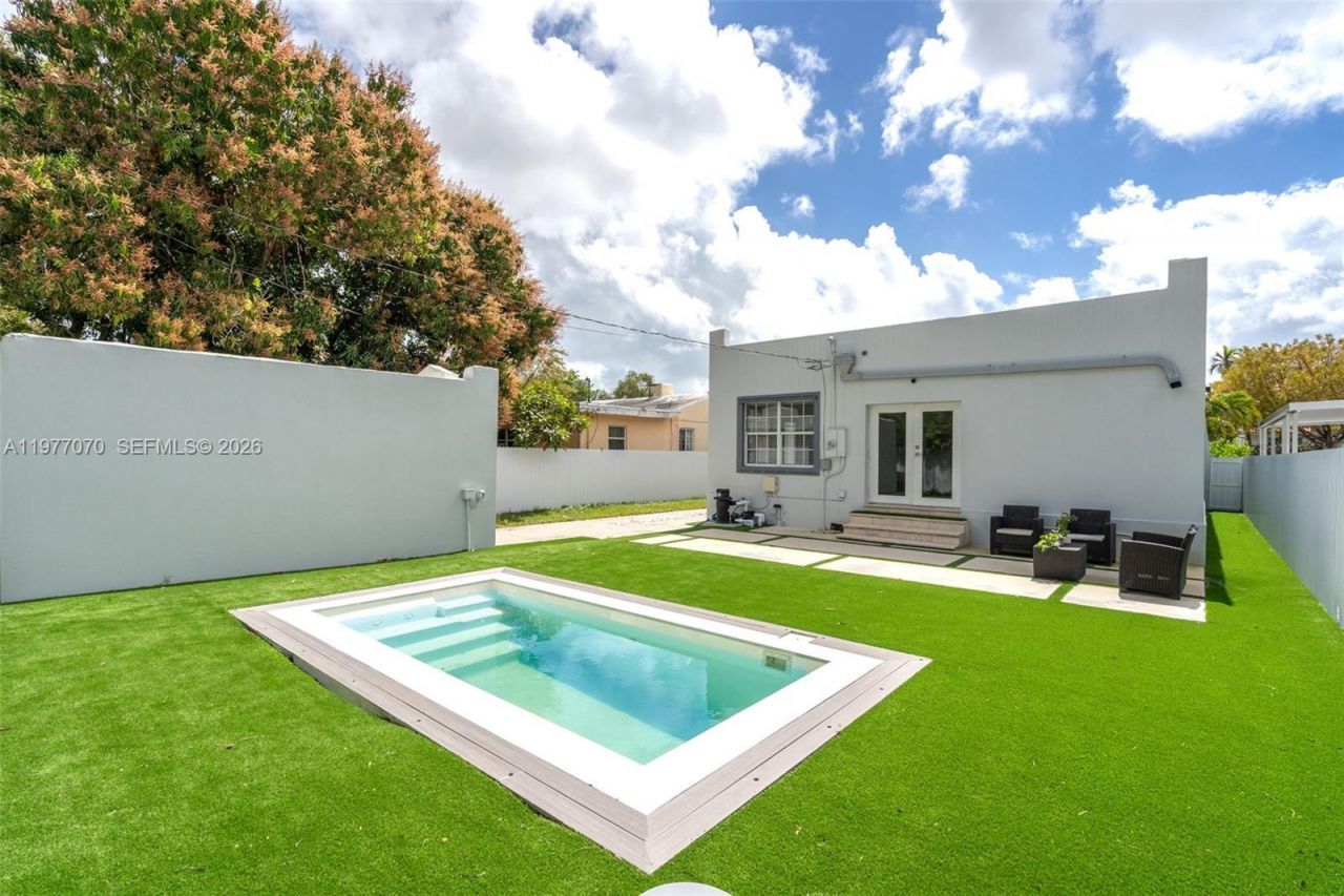 2357 SW 11th Ter, Miami, FL 33135 Photo