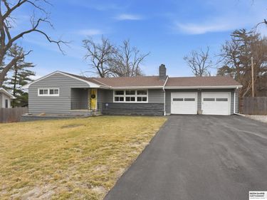 8120 Keystone Drive , Omaha, NE 68134