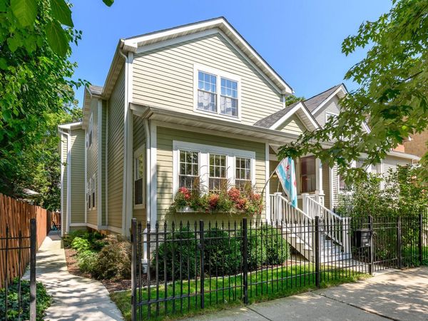 2852 W Fletcher Street , Chicago, IL 60618