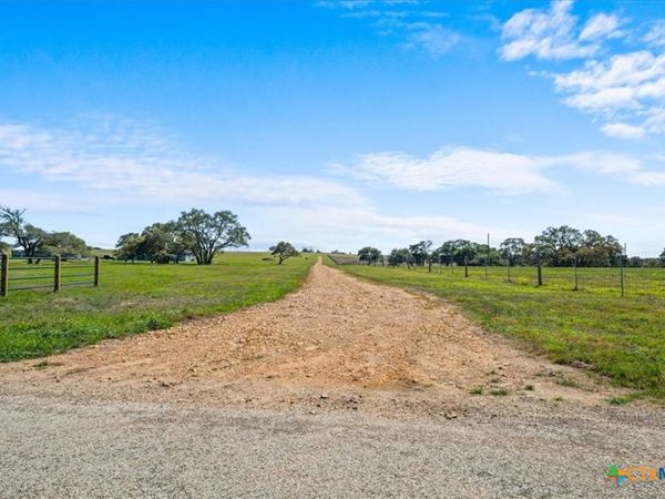2523 Roitsch Road , Schulenburg, TX 78956