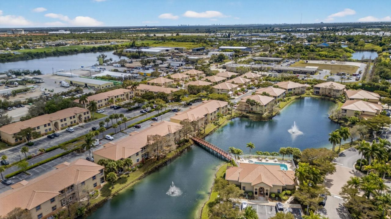 15441 Bellamar Cir, Unit 1123, Fort Myers, FL 33908 Photo