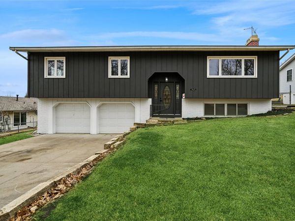 3632 Lynbrook Drive NE, Cedar Rapids, IA 52402