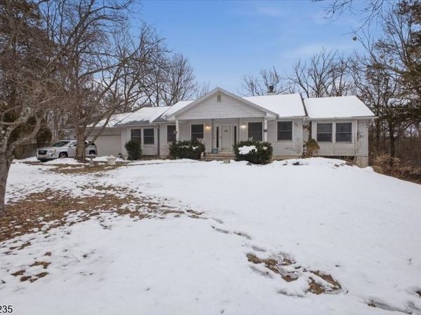 142 N Locust Lake Rd, Hope, NJ 07825