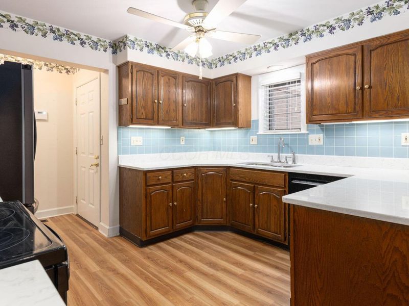 5671 Bastille Place , Columbus, OH 43213 Photo 16