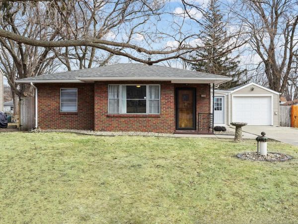 3808 15th Street B , Moline, IL 61265