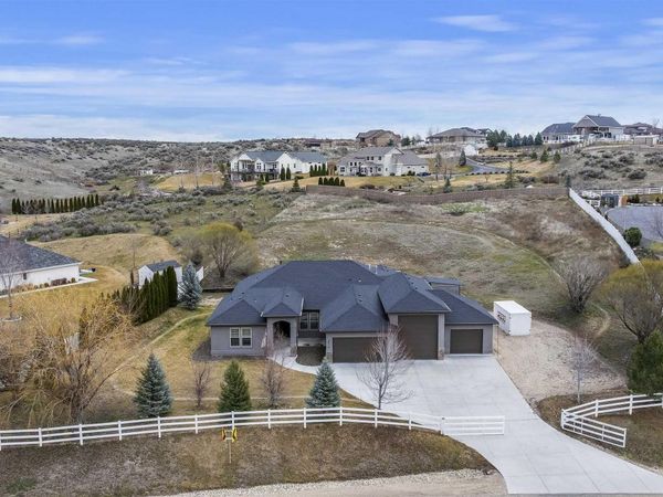 24710 Blessinger, Star, ID 83669