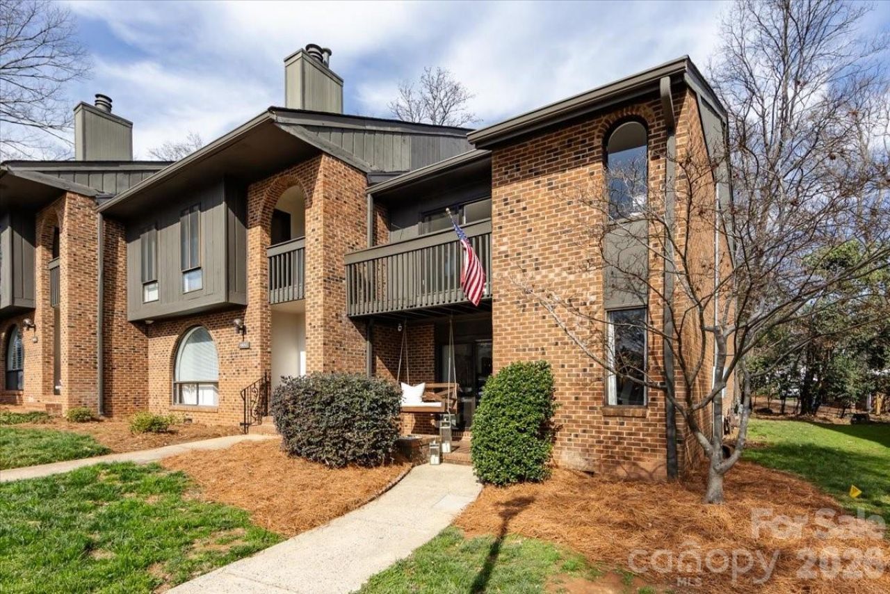 5801 Sharon Road, Unit M, Charlotte, NC 28210 Main Photo